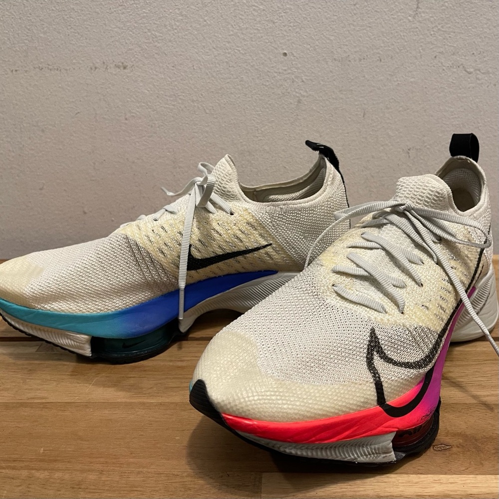 Nike Air Zoom Tempo NEXT% Flyknit - White/Hyper Violet/Flash Crimson - US Size 9